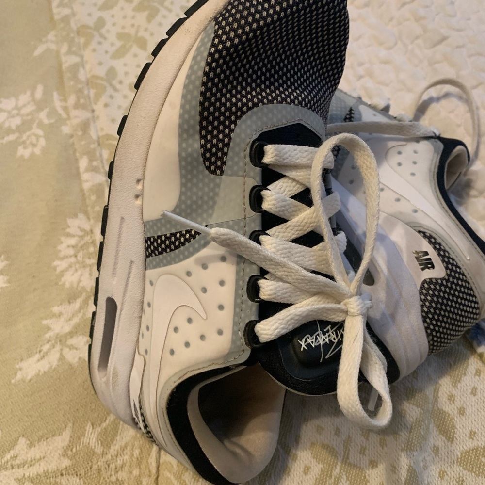 Nike Youth. Size 5. Boys or girls great condition